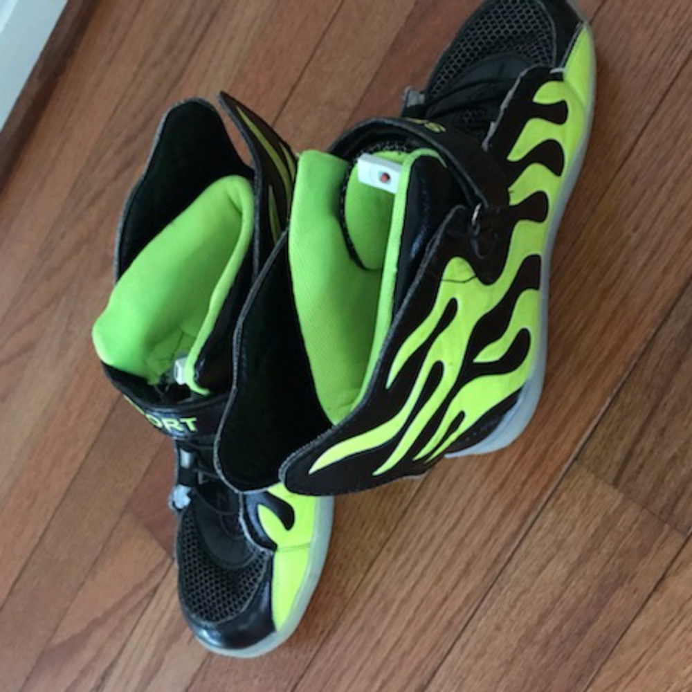 Boys shoes